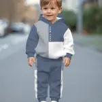 طقم من 3 قطع للخريف/الشتاء مكون من سترة قطيفة بتصميم جاكار على شكل دب، وبنطلون طويل، ورداء بغطاء للرأس