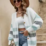 كارديجان فرنسي بأكتاف متدلية ومخطط